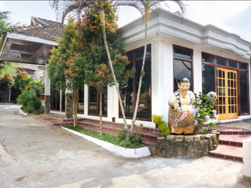 Hotel Reddoorz At Pujon Malang Batu  Esterno foto
