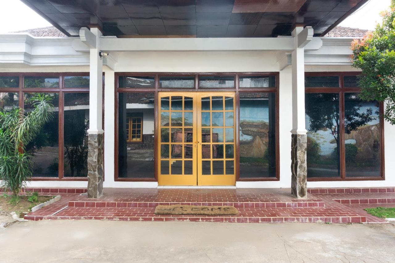 Hotel Reddoorz At Pujon Malang Batu  Esterno foto