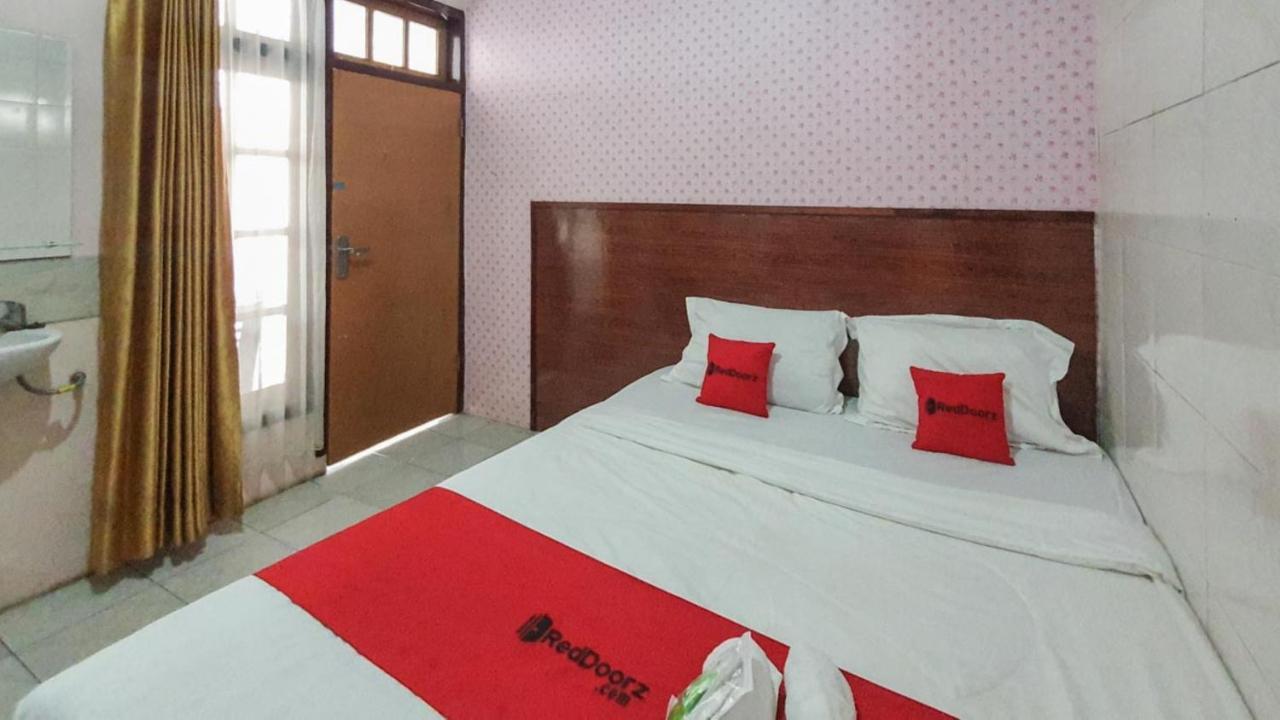 Hotel Reddoorz At Pujon Malang Batu  Esterno foto