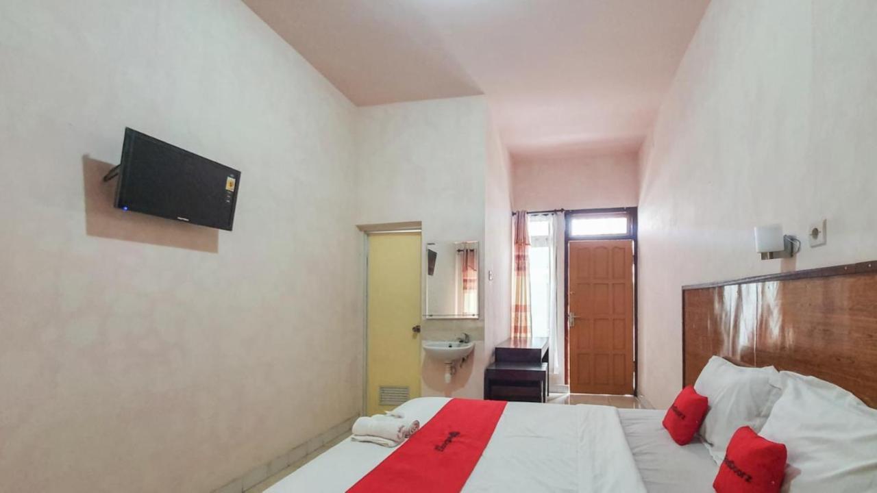 Hotel Reddoorz At Pujon Malang Batu  Esterno foto