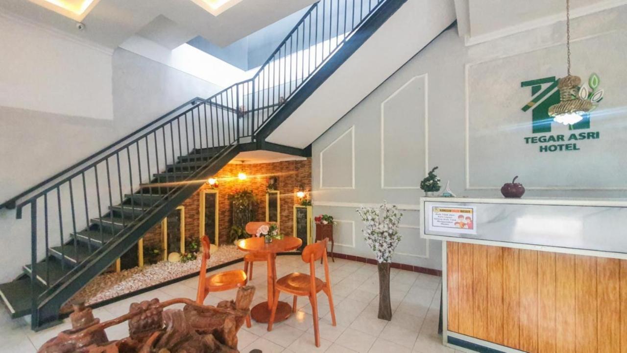 Hotel Reddoorz At Pujon Malang Batu  Esterno foto