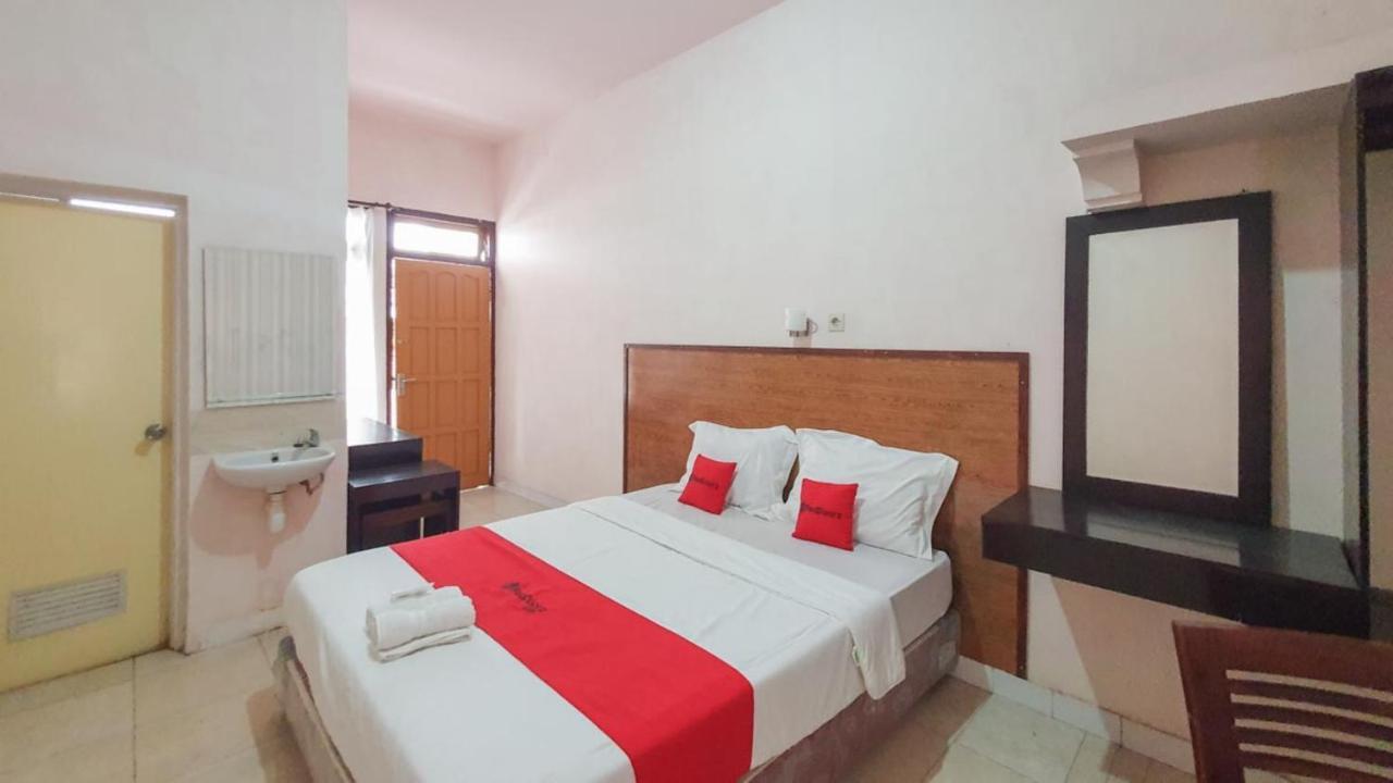 Hotel Reddoorz At Pujon Malang Batu  Esterno foto