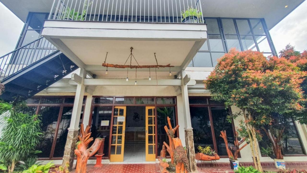 Hotel Reddoorz At Pujon Malang Batu  Esterno foto