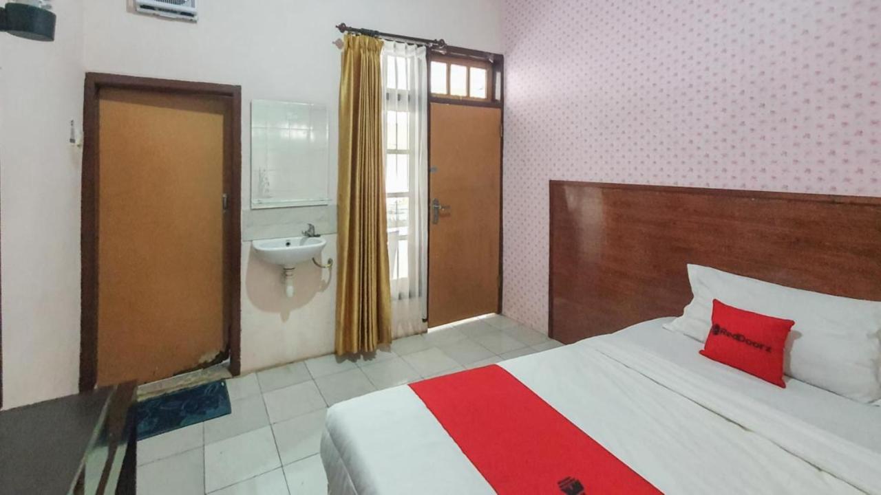Hotel Reddoorz At Pujon Malang Batu  Esterno foto