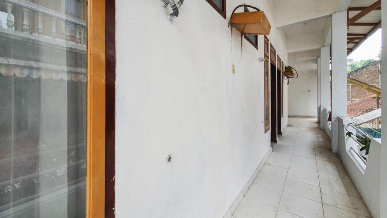 Hotel Reddoorz At Pujon Malang Batu  Esterno foto