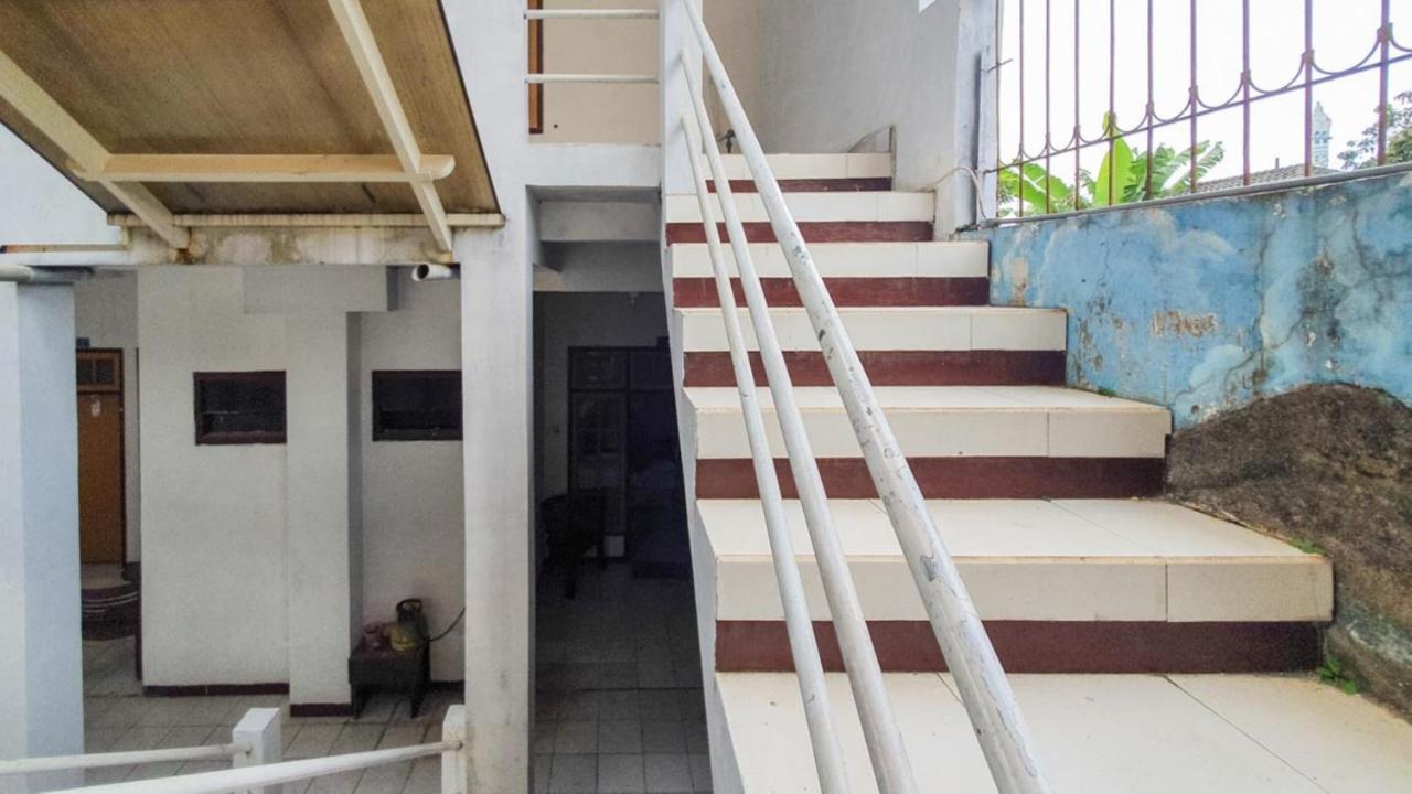 Hotel Reddoorz At Pujon Malang Batu  Esterno foto