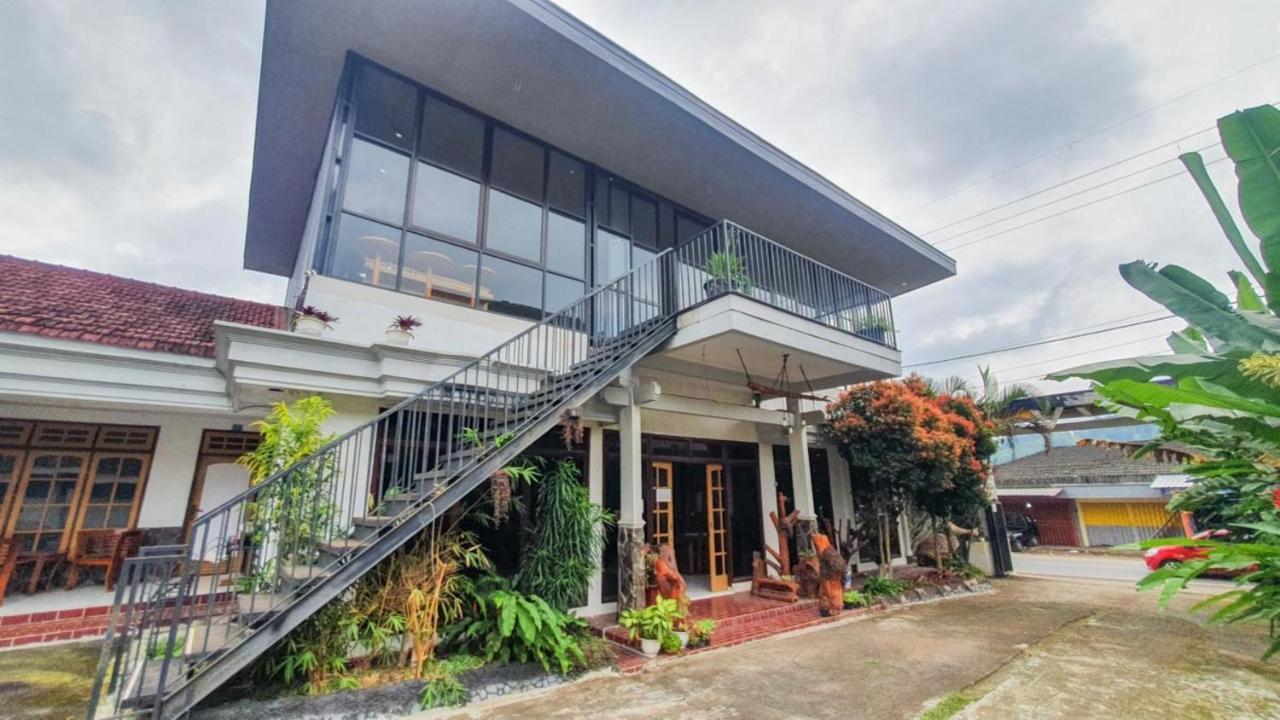Hotel Reddoorz At Pujon Malang Batu  Esterno foto