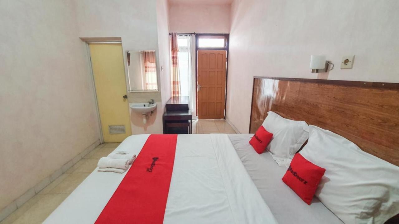 Hotel Reddoorz At Pujon Malang Batu  Esterno foto